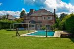 Ayres De Pilar, Casa en Venta estilo clásico, 4 dormitorios, uno en suite