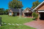 Venta casa impecable, tres dormitorios en planta baja, Altos de Pilar